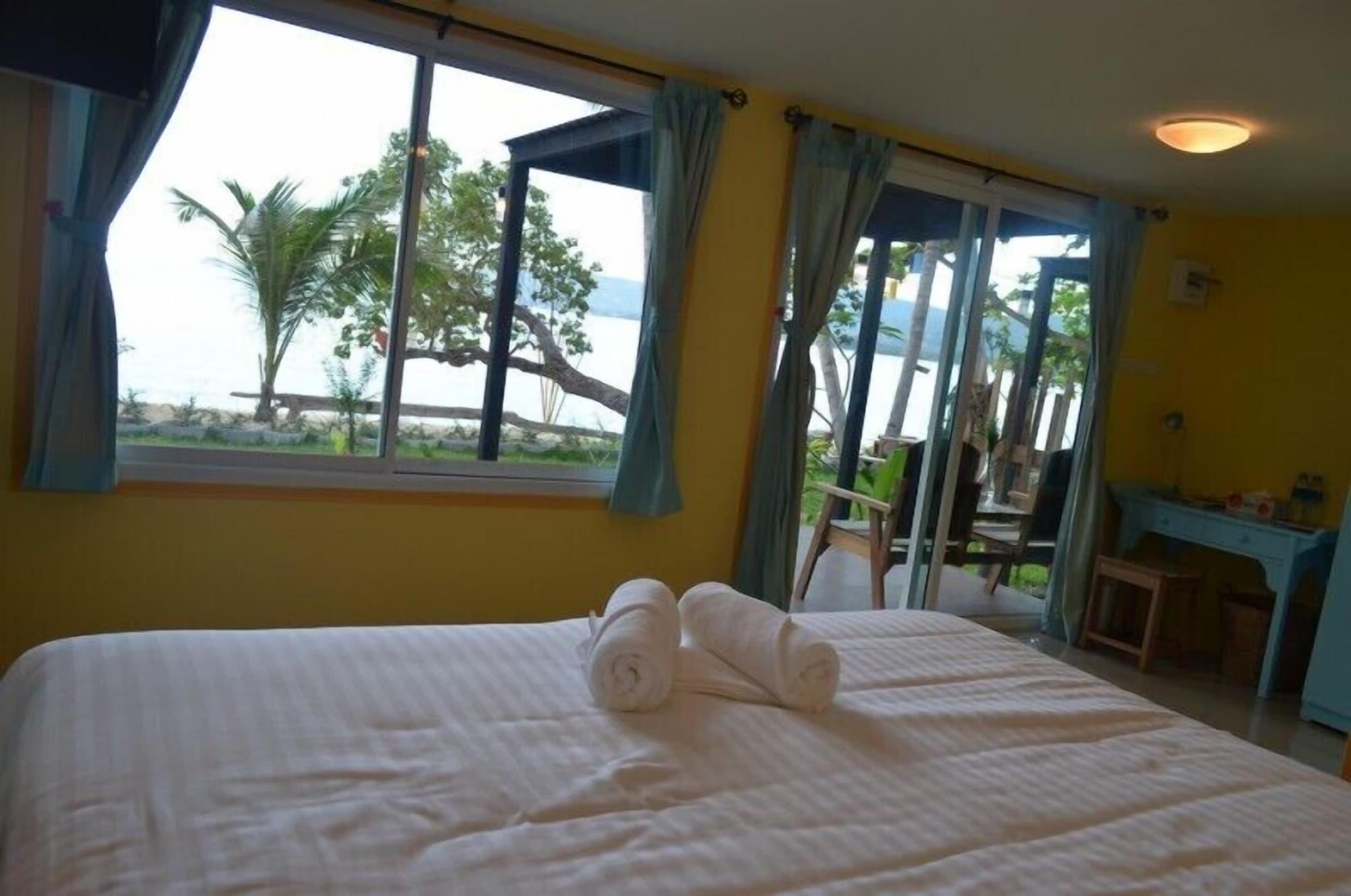 Think & Retro Cafe Lipa Noi Samui Hostel Ngoại thất bức ảnh