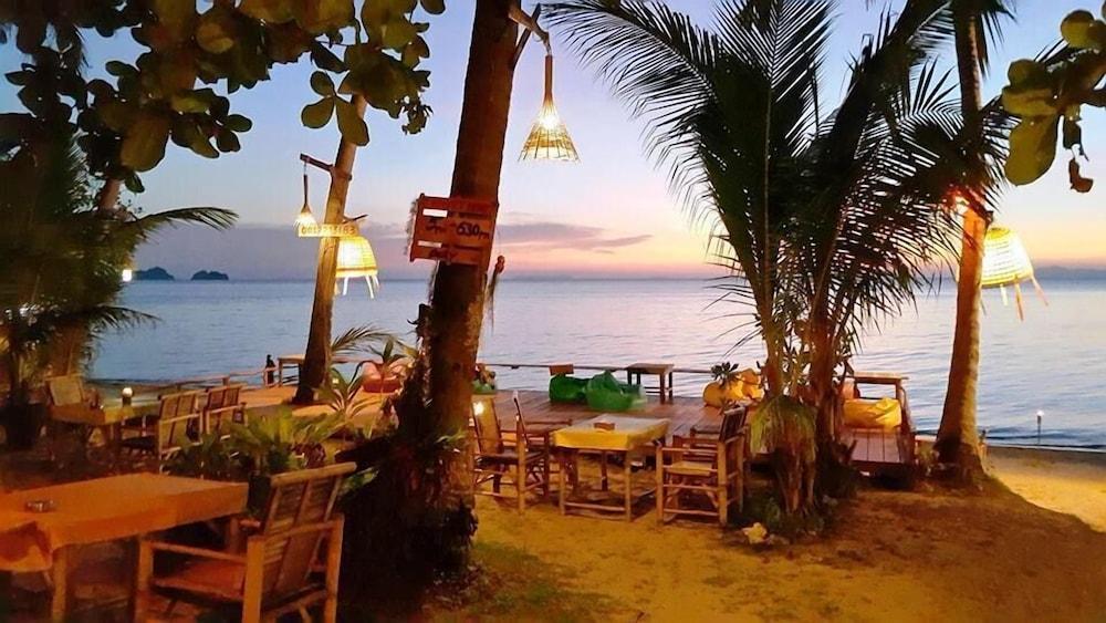 Think & Retro Cafe Lipa Noi Samui Hostel Ngoại thất bức ảnh