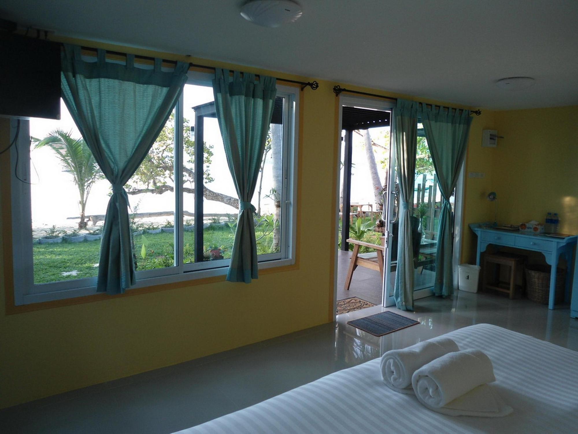 Think & Retro Cafe Lipa Noi Samui Hostel Ngoại thất bức ảnh