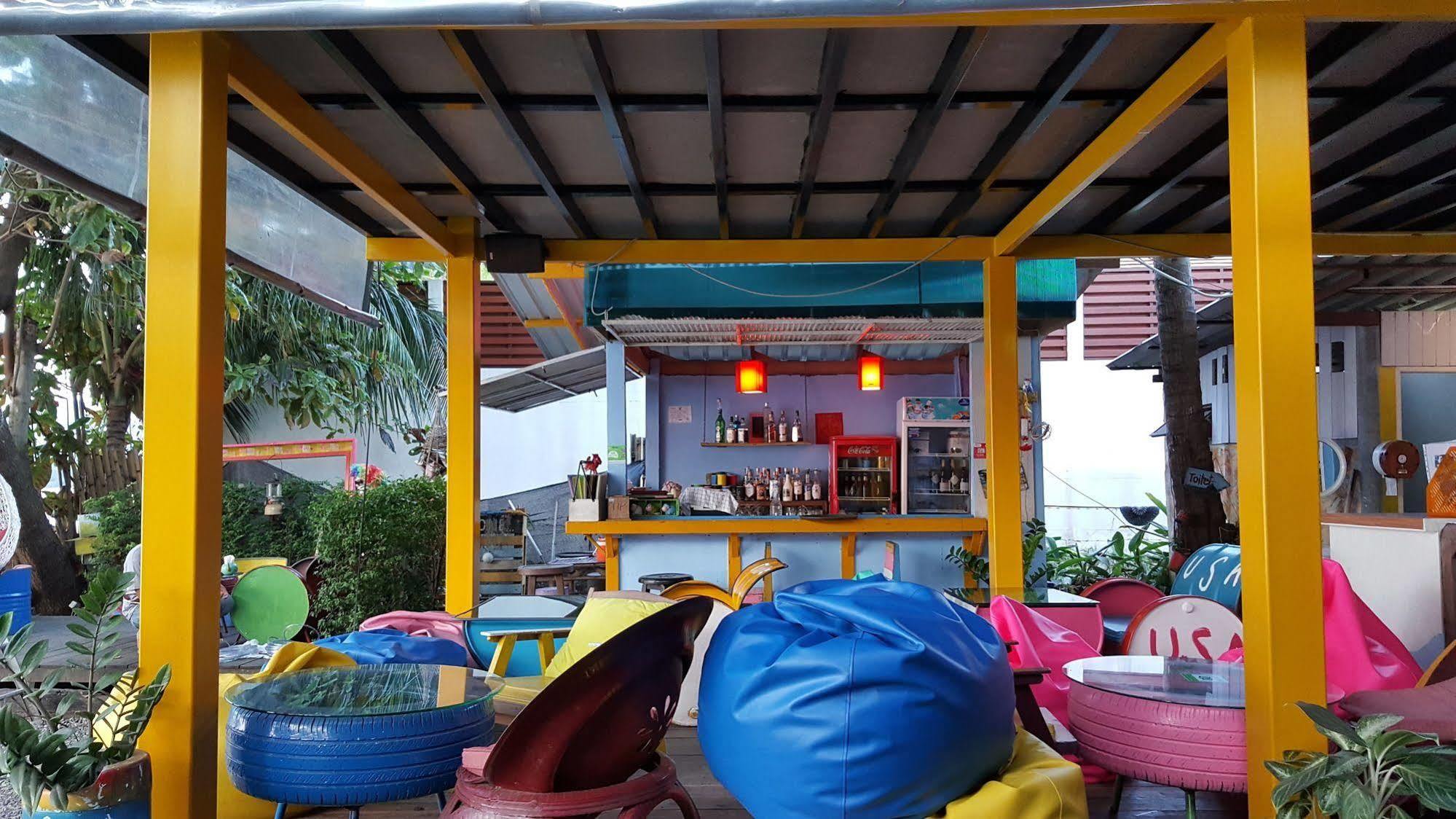 Think & Retro Cafe Lipa Noi Samui Hostel Ngoại thất bức ảnh